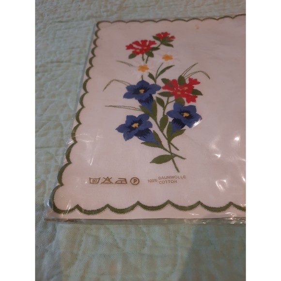 VTG Placemat with Napkin, Swiss Made, Floral Table Settings, Old Stock, 2 Sets - Picture 8 of 12